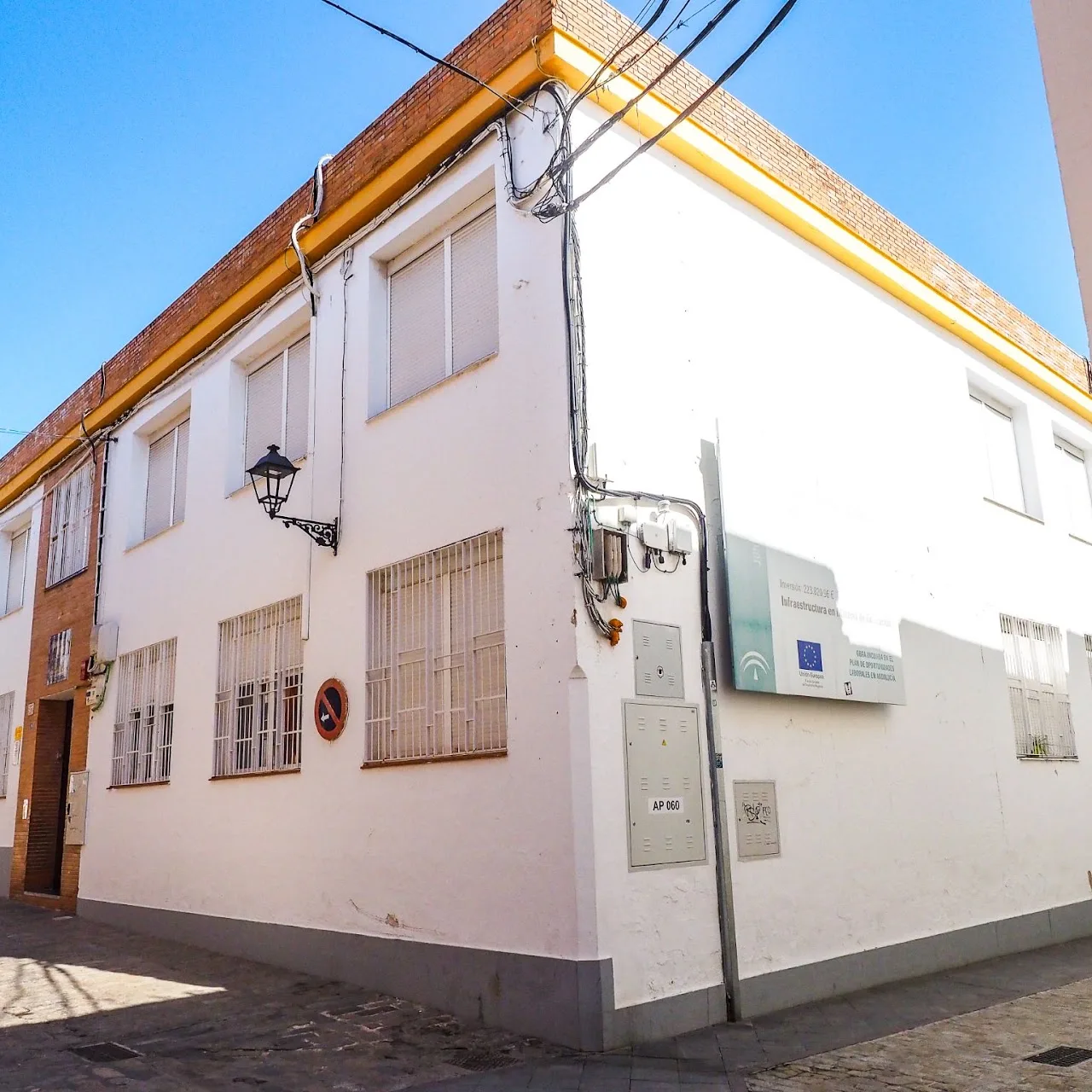 Fachada del colegio desde la calle