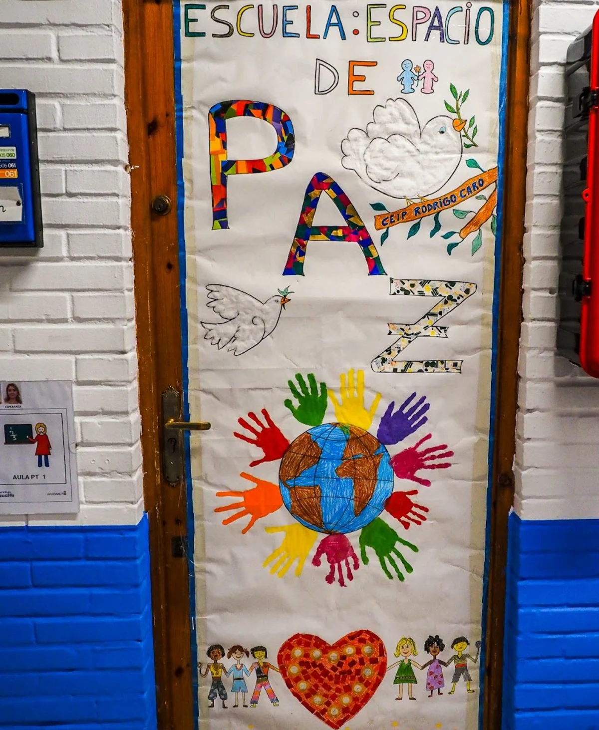 Mural del pasillo sobre pedir disculpas y perdonar